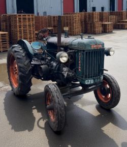 FORDSON E27N MAJOR TRACTOR – ELECTRIC START >>--NO VAT ON HAMMER--<<