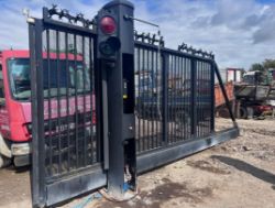 HEAVY DUTY SLIDING DRIVEWAY/YARD GATE