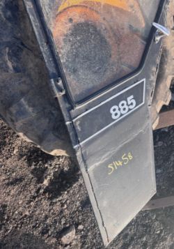 CASE INTERNATIONAL 885 TRACTOR LEFT-HAND DOOR WITH GLASS