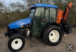 NEW HOLLAND TCE50 COMPACT TRACTOR WITH HEDGE CUTTER >>--NO VAT ON HAMMER--<<