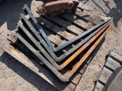 3 FOOT LONG PALLET FORKS / TYNES