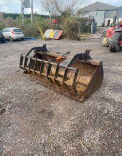 BUCKET GRAB WITH MANITOU BRACKETS