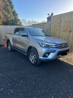 **(ONLY 115K MILEAGE)** 2020 TOYOTA HILUX INVINCIBLE D-4D 4WD DCB MANUAL DIESEL PICK UP SILVER