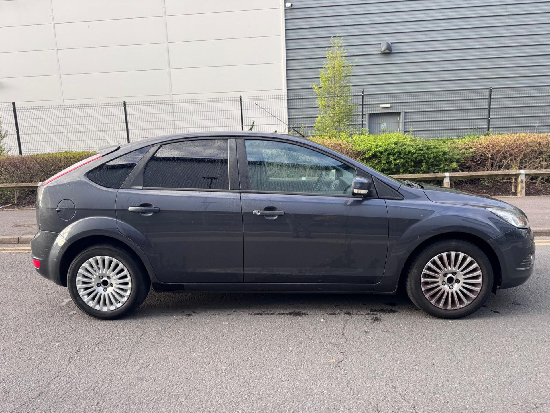 **(ONLY 124K MILEAGE)** 2008 FORD FOCUS TITANIUM 100 1.6 PETROL MANUAL >>--NO VAT ON HAMMER--<< - Image 6 of 14