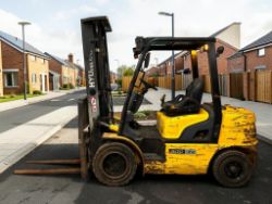 2014 HYUNDAI 300-76 DIESEL FORKLIFT