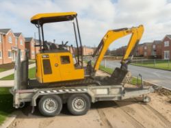 2022 JCB 16C-1 MINI EXCAVATOR WITH 2.7T TRAILER