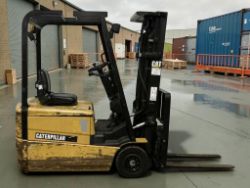 **(INCLUDES CHARGER)** 2003 CAT LIFT TRUCKS EP16KT CAPACITY: 1,600 KG