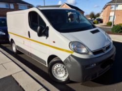 **(ONLY 111K MILEAGE)** 2005 VAUXHALL VIVARO 2700 CDTI SWB DIESEL WHITE >>--NO VAT ON HAMMER--<<