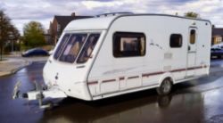 2004 TOURING CARAVAN – BUNK BED LAYOUT >>--NO VAT ON HAMMER--<<