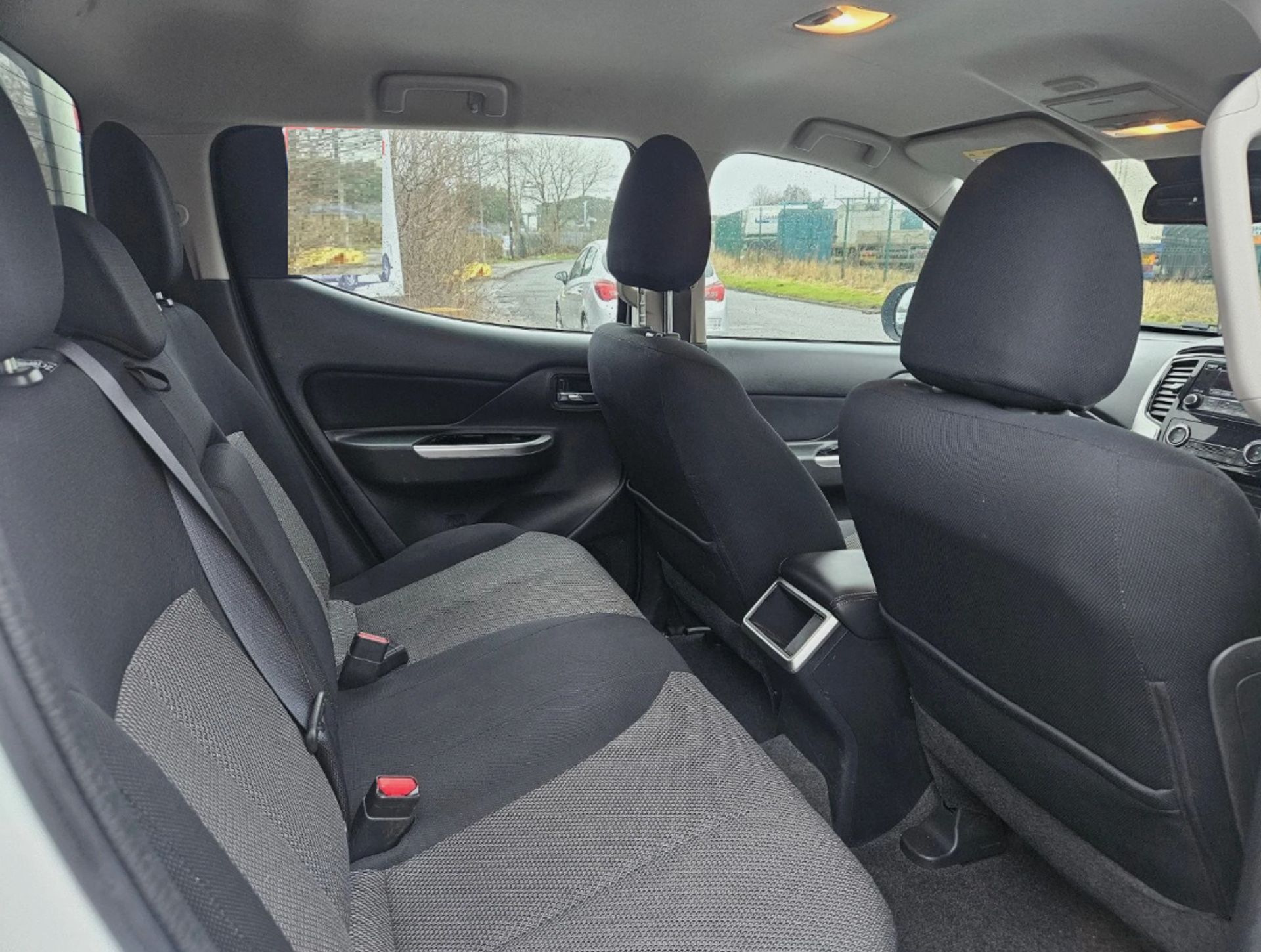 **(ONLY 95K MILEAGE)** 2021 MITSUBISHI L200 TROJAN DI-D 2.3 MANUAL PICK UP >>--NO VAT ON HAMMER--<< - Image 10 of 13