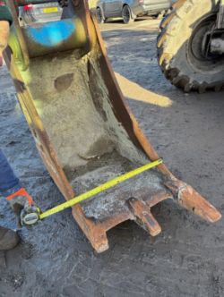 1FT 6IN DIGGING BUCKET | 80MM PINS | EXCAVATOR / TELEHANDLER | PLANT CONSTRUCTION