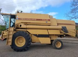NEW HOLLAND TX34 COMBINE