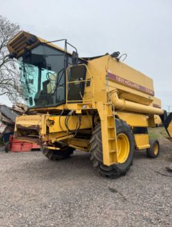 NEW HOLLAND TX34 COMBINE