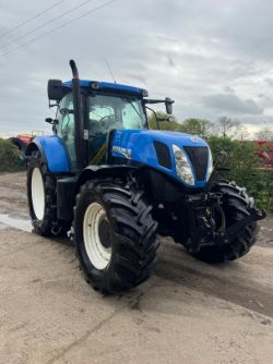 NEW HOLLAND T7.235 TRACTOR (2013)