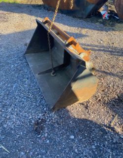 BUCKET WITH CHILTON BRACKETS