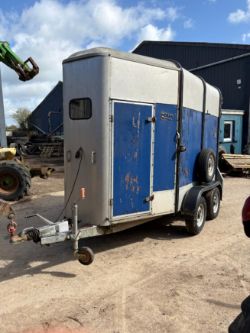 IFOR WILLIAMS HORSE BOX TRAILER