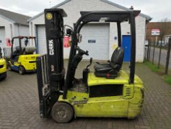 **(INCLUDES CHARGER)** 2014 CLARK GTX18 1.8T ELECTRIC 3-WHEEL FORKLIFT – TRIPLEX MAST – 4,780MM LIFT