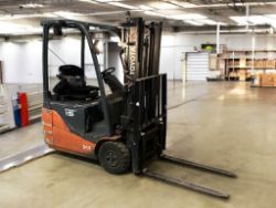 2019 TOYOTA 8FBE15T ELECTRIC 3-WHEEL FORKLIFT **(INCLUDES CHARGER)**