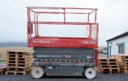 2012 SKYJACK SJ3226 SCISSOR LIFT – 9.9M WORKING HEIGHT – BATTERY POWERED
