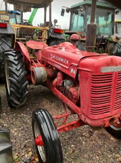 INTERNATIONAL W4 TRACTOR