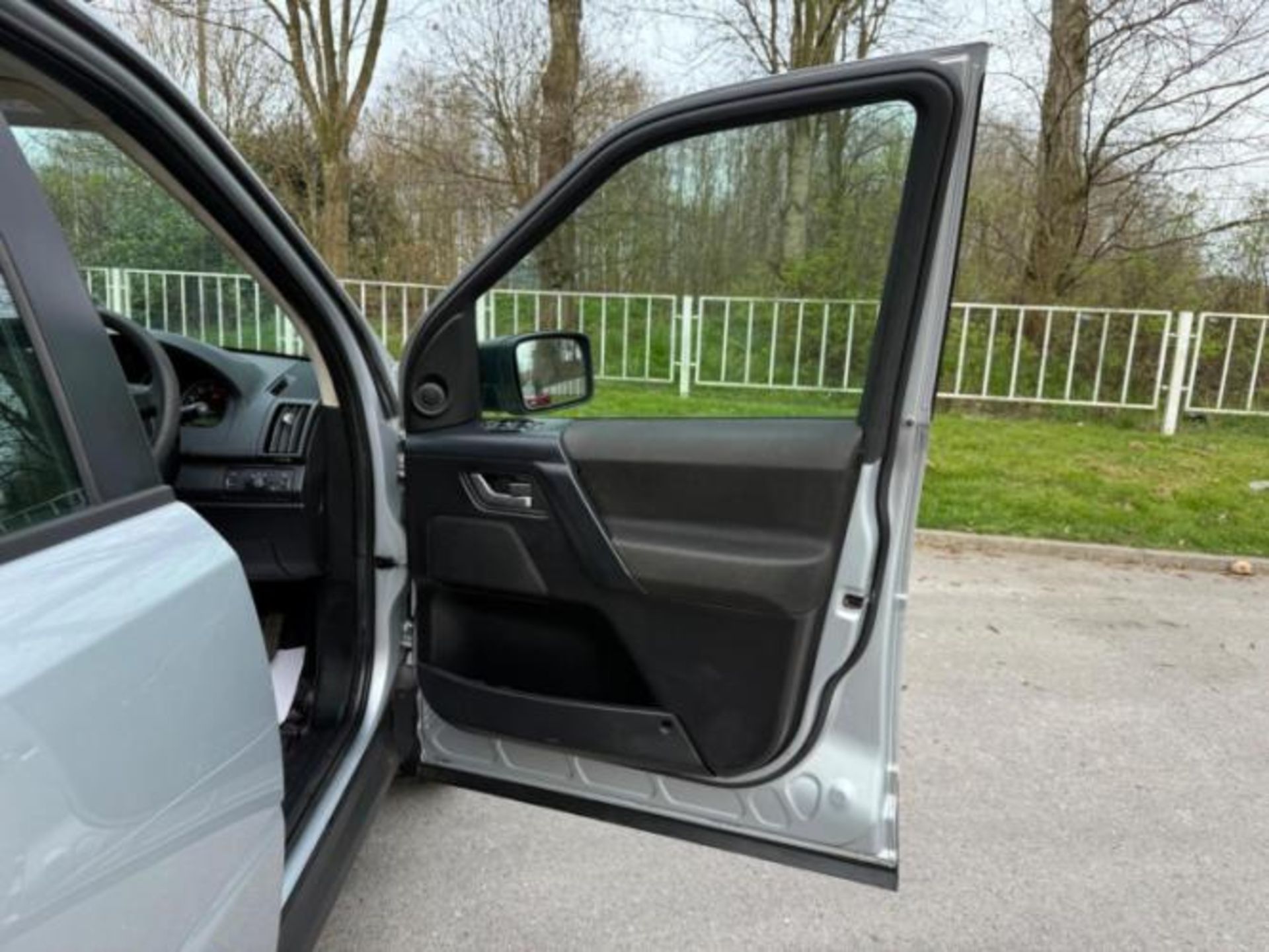 2010 LAND ROVER FREELANDER S TD4 2.2 DIESEL MANUAL SUV >>--NO VAT ON HAMMER--<< - Image 11 of 28