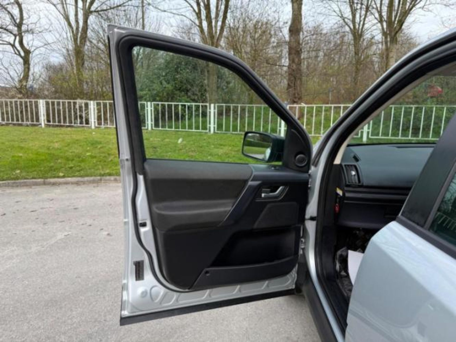 2010 LAND ROVER FREELANDER S TD4 2.2 DIESEL MANUAL SUV >>--NO VAT ON HAMMER--<< - Image 24 of 28