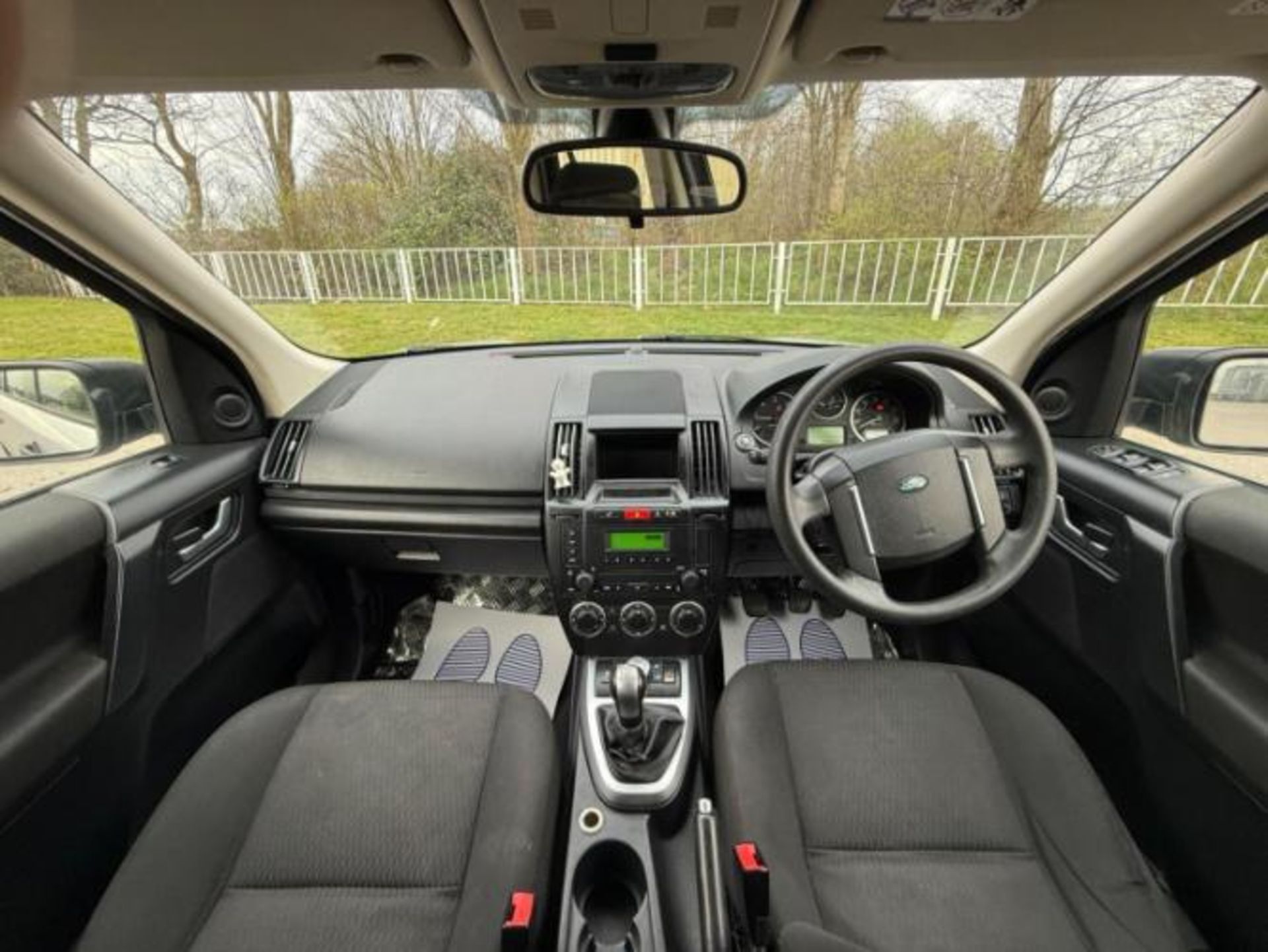 2010 LAND ROVER FREELANDER S TD4 2.2 DIESEL MANUAL SUV >>--NO VAT ON HAMMER--<< - Image 12 of 28