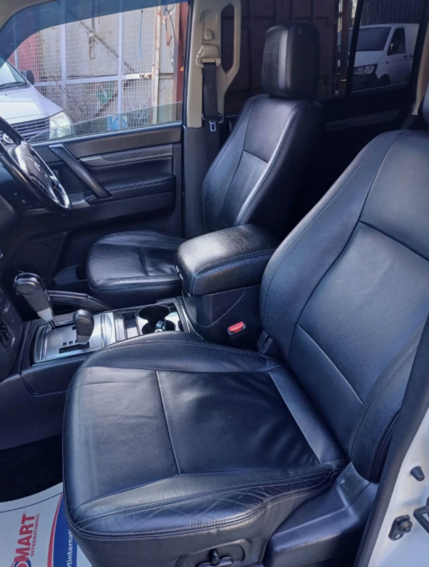 2016 MITSUBISHI SHOGUN 3.2 DI-D LWB AUTO SUV IN PEARLESCENT WHITE >>--NO VAT ON HAMMER--<< - Image 12 of 17