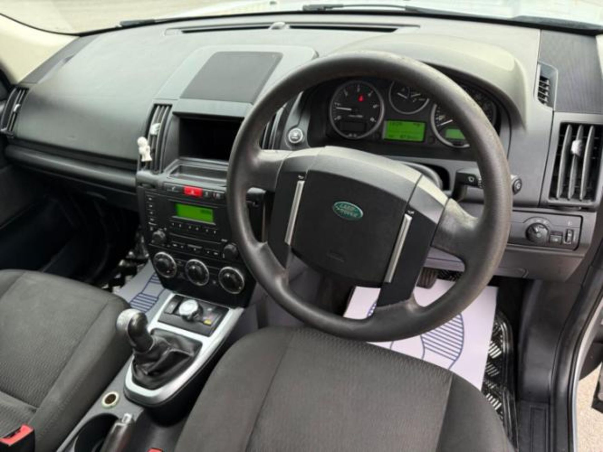 2010 LAND ROVER FREELANDER S TD4 2.2 DIESEL MANUAL SUV >>--NO VAT ON HAMMER--<< - Image 13 of 28