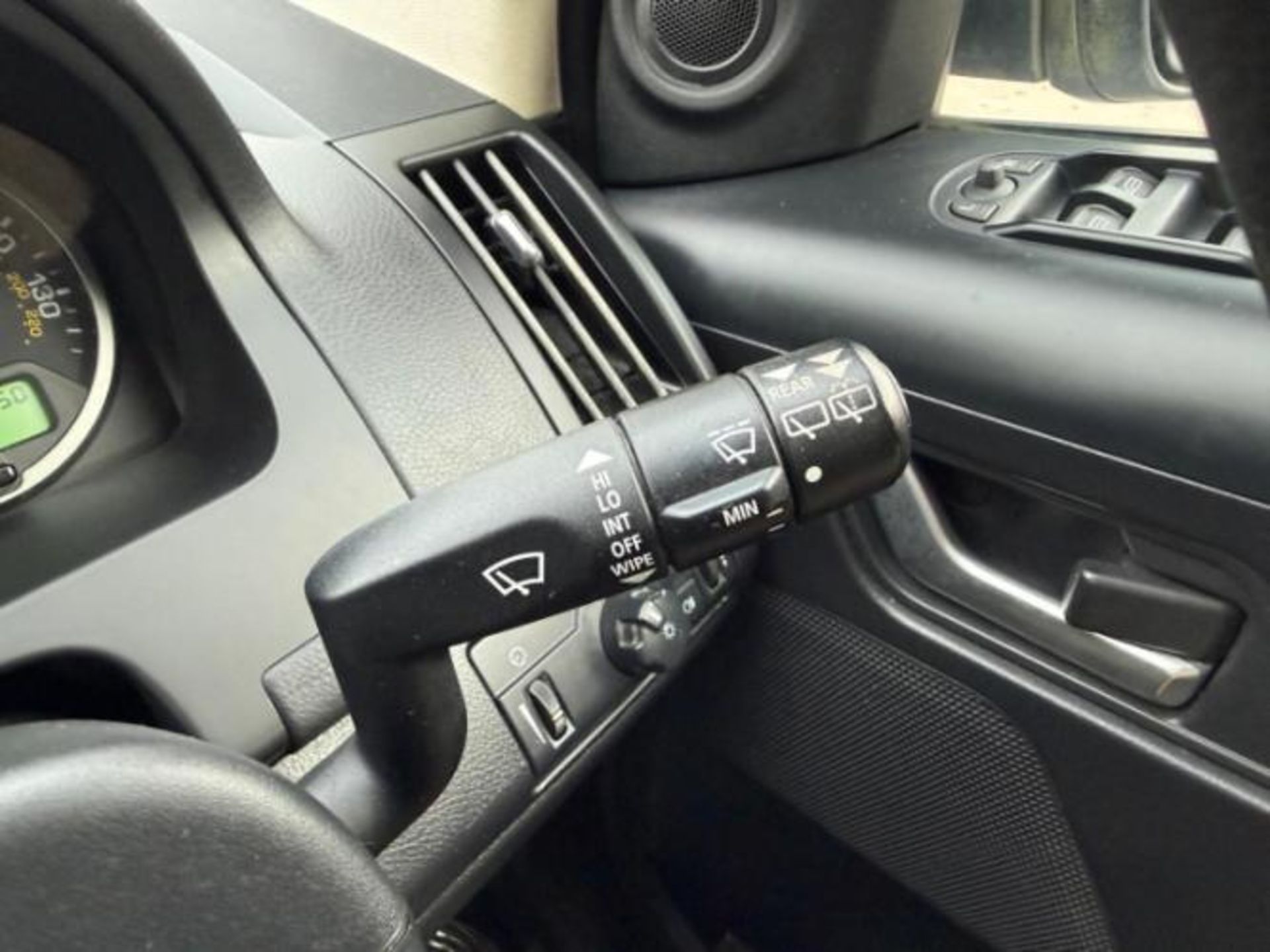 2010 LAND ROVER FREELANDER S TD4 2.2 DIESEL MANUAL SUV >>--NO VAT ON HAMMER--<< - Image 14 of 28