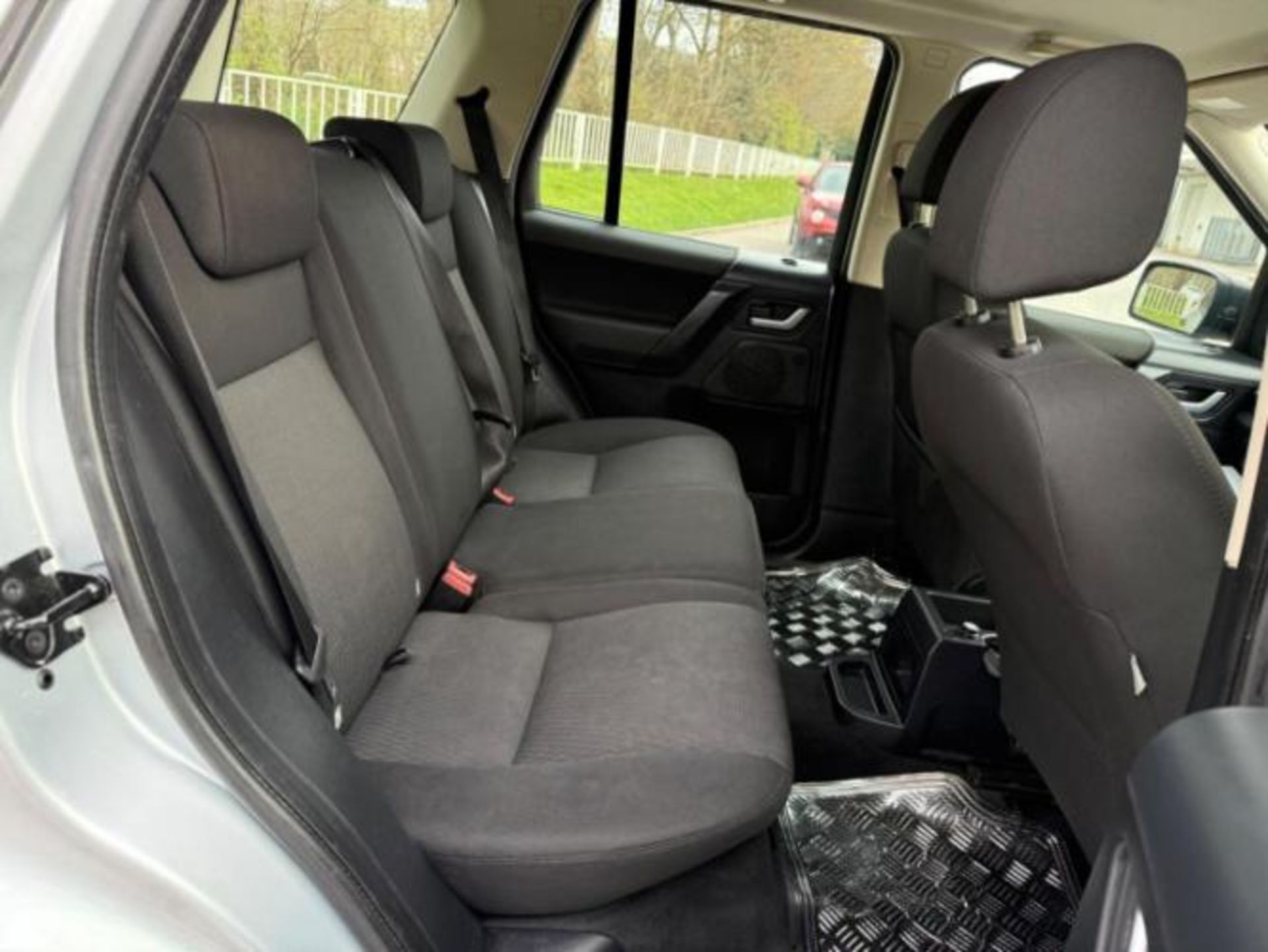 2010 LAND ROVER FREELANDER S TD4 2.2 DIESEL MANUAL SUV >>--NO VAT ON HAMMER--<< - Image 23 of 28