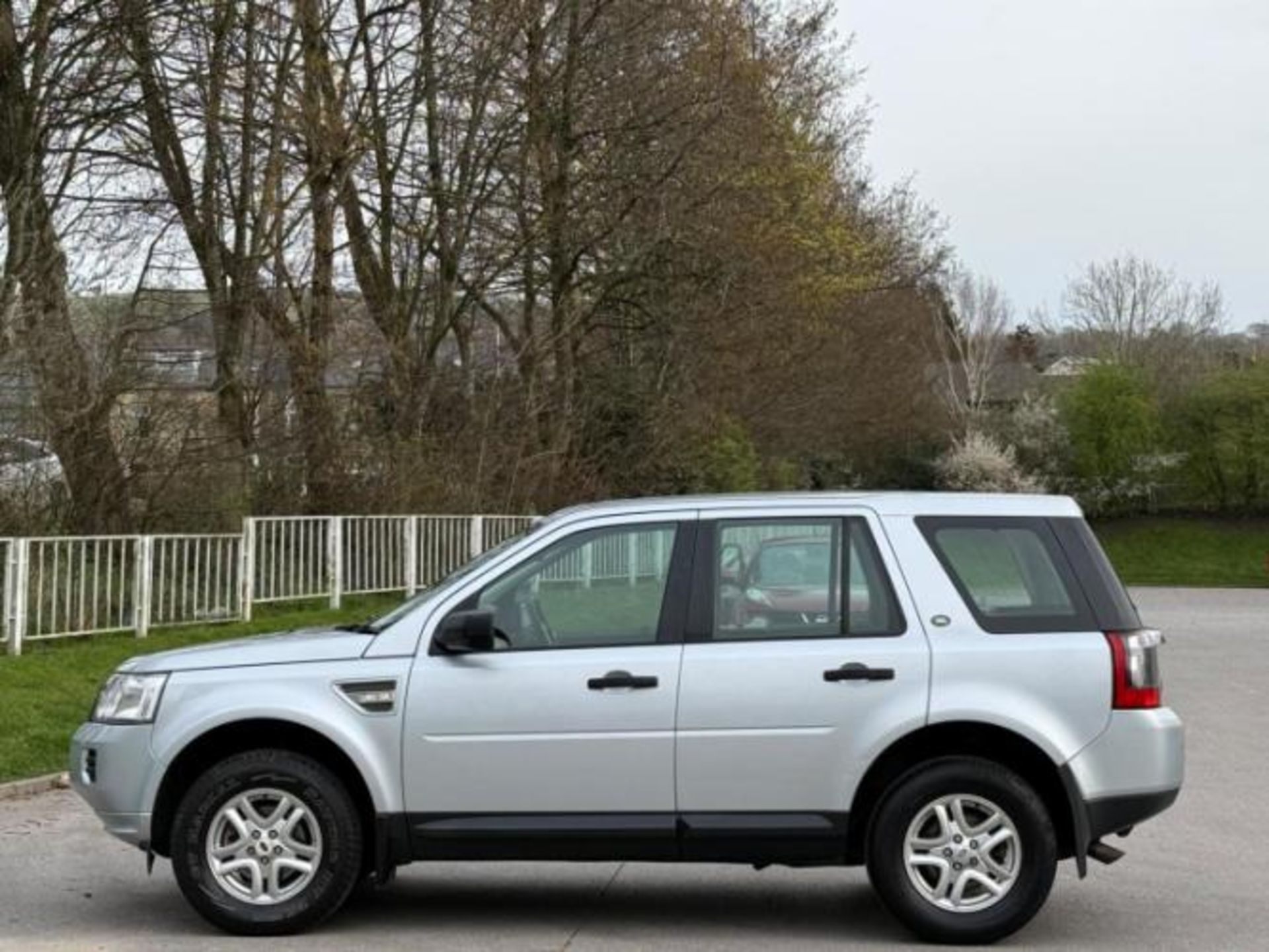2010 LAND ROVER FREELANDER S TD4 2.2 DIESEL MANUAL SUV >>--NO VAT ON HAMMER--<< - Image 9 of 28