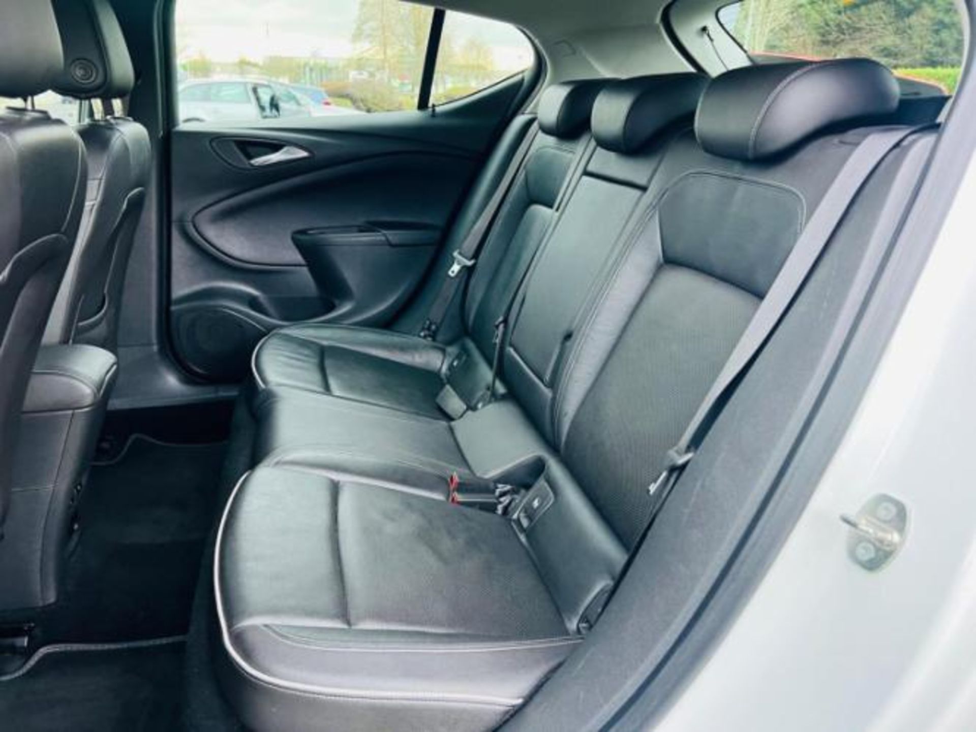 **(ONLY 122K MILEAGE)** 2016 VAUXHALL ASTRA ELITE 1.6 DIESEL MANUAL >>--NO VAT ON HAMMER--<< - Image 20 of 24