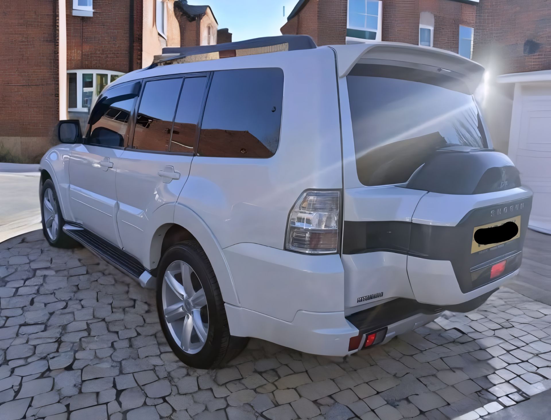 2016 MITSUBISHI SHOGUN 3.2 DI-D LWB AUTO SUV IN PEARLESCENT WHITE >>--NO VAT ON HAMMER--<< - Image 4 of 17