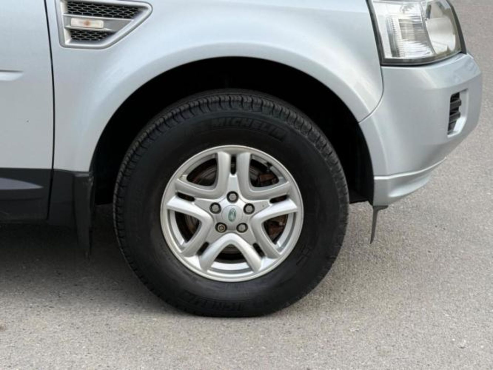 2010 LAND ROVER FREELANDER S TD4 2.2 DIESEL MANUAL SUV >>--NO VAT ON HAMMER--<< - Image 25 of 28
