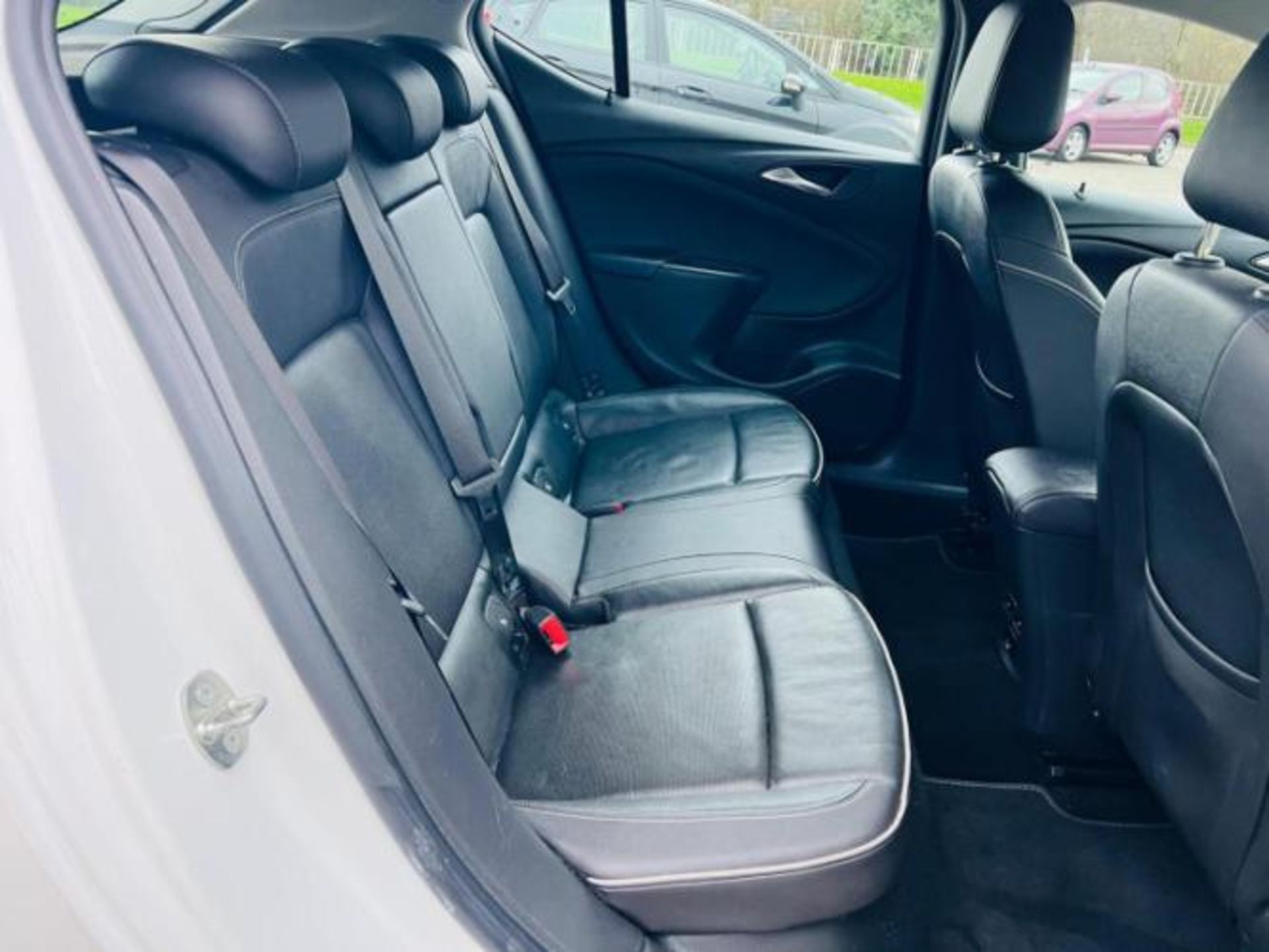 **(ONLY 122K MILEAGE)** 2016 VAUXHALL ASTRA ELITE 1.6 DIESEL MANUAL >>--NO VAT ON HAMMER--<< - Image 21 of 24