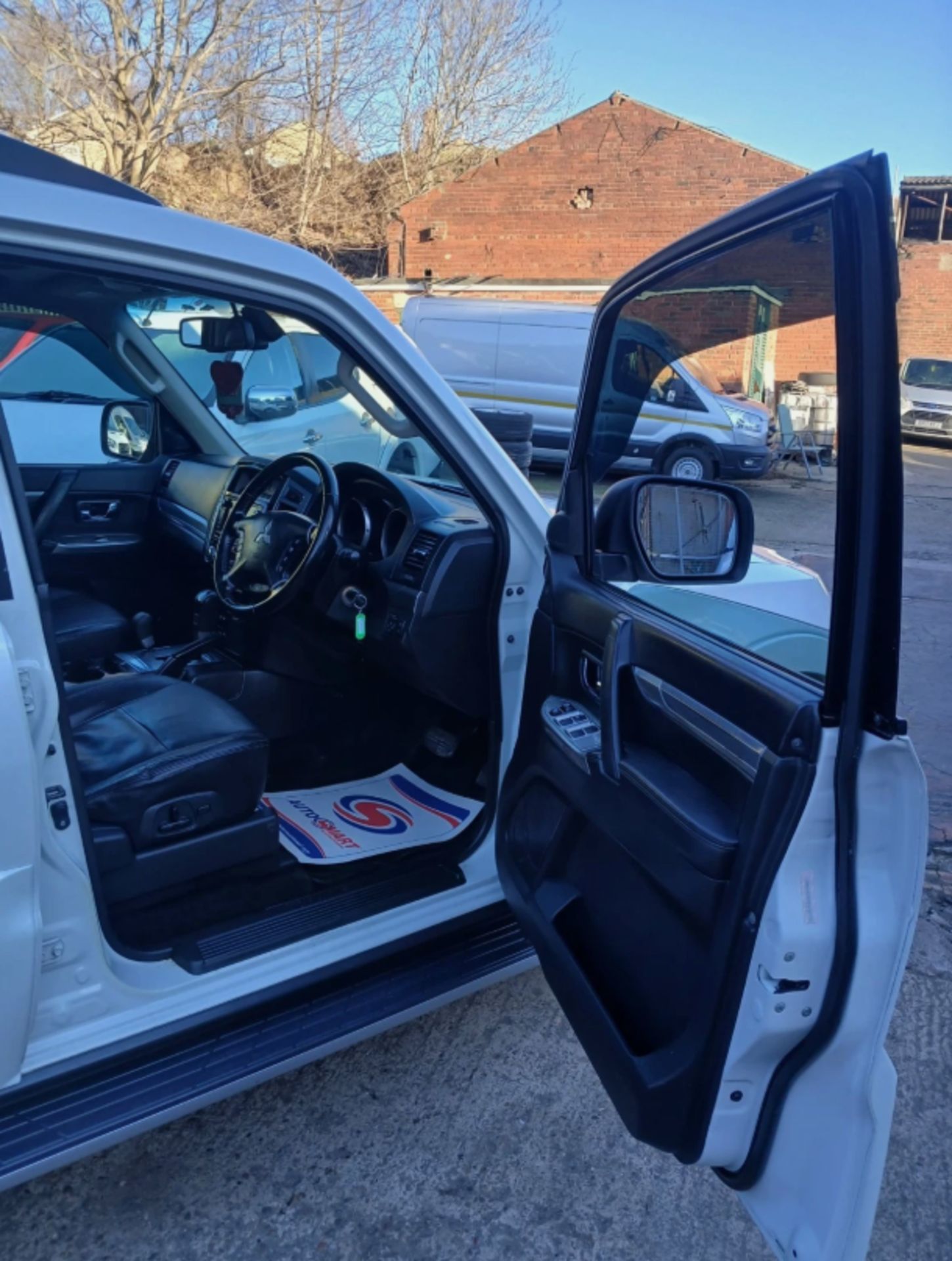2016 MITSUBISHI SHOGUN 3.2 DI-D LWB AUTO SUV IN PEARLESCENT WHITE >>--NO VAT ON HAMMER--<< - Image 9 of 17