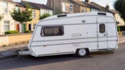 1990 CARLIGHT SLEAFORD 90S CLASSIC CARAVAN – 2 BERTH >>--NO VAT ON HAMMER--<<