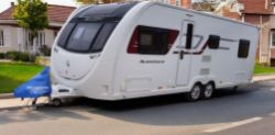 2019 TOURING CARAVAN – SIDE DINETT / BUNKS >>--NO VAT ON HAMMER--<<