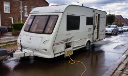 2006 TOURING CARAVAN – L-SHAPED LOUNGE >>--NO VAT ON HAMMER--<<