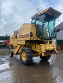 NEW HOLLAND 8040 COMBINE