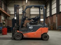 **(INCLUDES CHARGER)**2016 TOYOTA 8FBM20T ELECTRIC FORKLIFT – 2.0 TONNE – TRIPLEX MAST