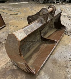 CAT DITCHING BUCKET – 80MM PINS