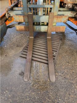 MOFFETT MOUNTY FORKLIFT TINES AND BACKPLATE