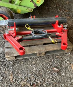 NEW ROUND BALE SQUEEZE WITH EURO 8 & 3 POINT LINKAGE