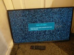 SAMSUNG 32INCH TV WITH POWER CABLE NEW UNIVERSAL REMOTE RRP 189.99