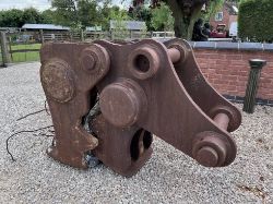 EXCAVATOR CONCRETE MUNCHER PIN SIZE: 100 MM >>--NO VAT ON HAMMER--<<