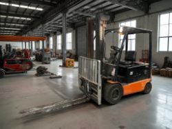 **(INCLUDES CHARGER)**DOOSAN B25X-5 – 4 WHEEL ELECTRIC FORKLIFT