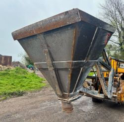 HYDRAULIC CUT-OFF BULK BAGGING BUCKET – TELEHANDLER / TRACTOR