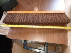 PALLET OF 312 × HEAVY-DUTY WOODEN PLATFORM BROOM HEAD – 18 INCH